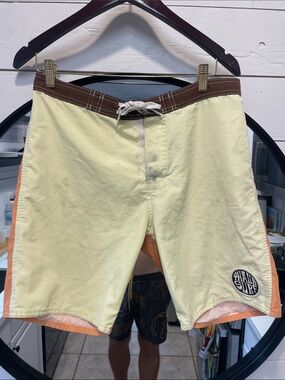 Thalia Surf Shop I Men’s Size 32 I Condition Used
